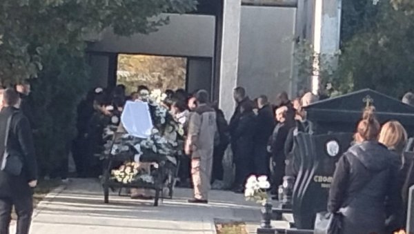 У КАЋУ САХРАЊЕНА МИЛИЦА АДАМОВИЋ: Својим мирним и топлим очима, попут неке чуварице света, носила си мир и богатство у свом достојанству У КАЋУ САХРАЊЕНА МИЛИЦА АДАМОВИЋ: Својим мирним и топлим очима, попут неке чуварице света, носила си мир и богатство у свом достојанству