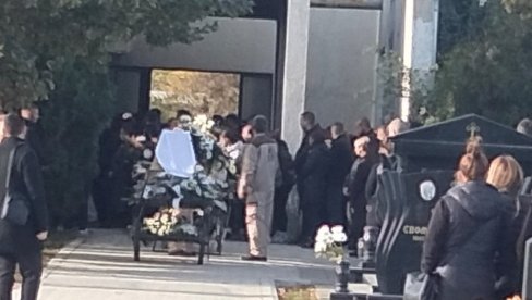 У КАЋУ САХРАЊЕНА МИЛИЦА АДАМОВИЋ: Својим мирним и топлим очима, попут неке чуварице света, носила си мир и богатство у свом достојанству У КАЋУ САХРАЊЕНА МИЛИЦА АДАМОВИЋ: Својим мирним и топлим очима, попут неке чуварице света, носила си мир и богатство у свом достојанству