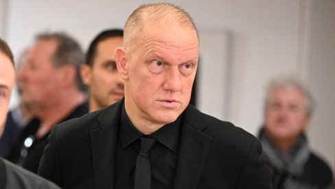 NIKADA GA NE BISTE PREPOZNALI! Kultni napadač bez kose, sa tri presađena bubrega, jedva živ NIKADA GA NE BISTE PREPOZNALI! Kultni napadač bez kose, sa tri presađena bubrega, jedva živ