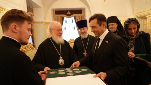 OSVEDOČENI PRIJATELJ SRPSKOG NARODA: Vulin sa patrijarhom Kirilom OSVEDOČENI PRIJATELJ SRPSKOG NARODA: Vulin sa patrijarhom Kirilom