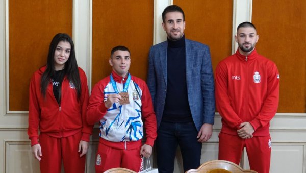 ДВЕ МЕДАЉЕ ЗА СОМБОРСКЕ БОКСЕРЕ: Сомборци успешни на Европском првенству у боксу ДВЕ МЕДАЉЕ ЗА СОМБОРСКЕ БОКСЕРЕ: Сомборци успешни на Европском првенству у боксу