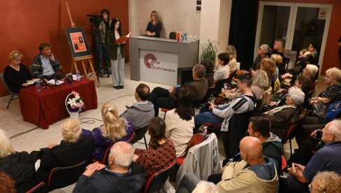 „ORBOVI SA HUMA“: Prvenac izazvao pažnju na Sajmu knjiga „ORBOVI SA HUMA“: Prvenac izazvao pažnju na Sajmu knjiga