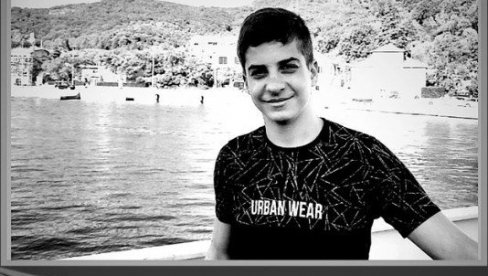 NEĆEMO TE ZABORAVITI, PUTUJ SA ANĐELIMA: Najbliži se opraštaju od Nikole (18) koji je poginuo u udesu kod Aranđelovca NEĆEMO TE ZABORAVITI, PUTUJ SA ANĐELIMA: Najbliži se opraštaju od Nikole (18) koji je poginuo u udesu kod Aranđelovca