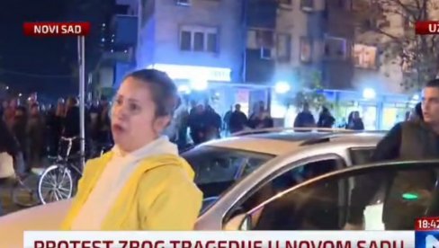 ИМАМ ДВОЈЕ МАЛЕ ДЕЦЕ У АУТУ Жена заглављена у Новом Саду у сузама моли демонстранте да је пусте само да се окрене (ВИДЕО) ИМАМ ДВОЈЕ МАЛЕ ДЕЦЕ У АУТУ Жена заглављена у Новом Саду у сузама моли демонстранте да је пусте само да се окрене (ВИДЕО)