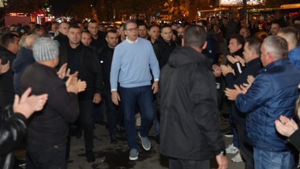 ВУЧИЋ ПОРУЧИО ИЗ НОВОГ САДА: Ништа им није свето, сви који су криви одговараће за оно што се догодило ВУЧИЋ ПОРУЧИО ИЗ НОВОГ САДА: Ништа им није свето, сви који су криви одговараће за оно што се догодило