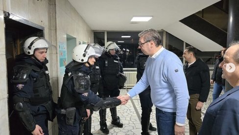 VUČIĆ SA POLICAJCIMA: Izdržali ste teror nezapamćenih razmera VUČIĆ SA POLICAJCIMA: Izdržali ste teror nezapamćenih razmera