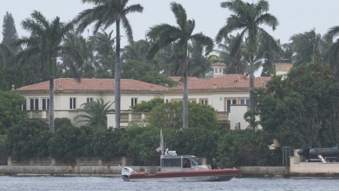 MUŠKARAC UBIJEN ISPRED TRAMPOVOG IMANJA: Bio opsednut Eptinovim dosijeima