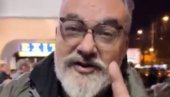 Bivši sudija Ustavnog suda Svetozar Čiplić sa čekićem napao ljude ispred sedišta SNS Bivši sudija Ustavnog suda Svetozar Čiplić sa čekićem napao ljude ispred sedišta SNS