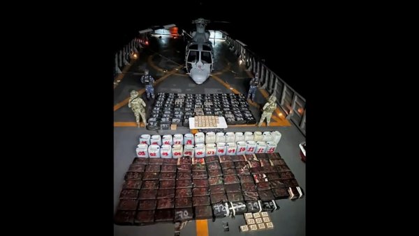 ЈУРИЛИ ДИЛЕРЕ ПО МОРУ И ХЕЛИКОПТЕРОМ: Несвакидашња акција мексичке морнарице, заплењено 3,6 тона кокаина (ВИДЕО) ЈУРИЛИ ДИЛЕРЕ ПО МОРУ И ХЕЛИКОПТЕРОМ: Несвакидашња акција мексичке морнарице, заплењено 3,6 тона кокаина (ВИДЕО)