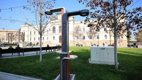BESPLATAN INTERNET ZA KRAGUJEVČANE : WiFi drvo na Trgu vojvode Radomira Putnika BESPLATAN INTERNET ZA KRAGUJEVČANE : WiFi drvo na Trgu vojvode Radomira Putnika