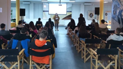 BESPLATNO SAVETOVANJE: Profesionalna orijentacija za kraljevačke osnovce BESPLATNO SAVETOVANJE: Profesionalna orijentacija za kraljevačke osnovce