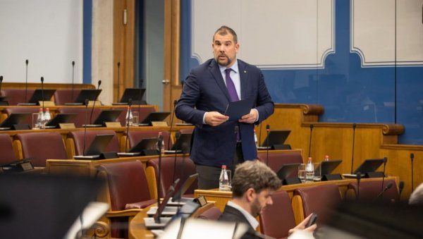 ГЕНЕРАЛ ТУКАО ВОЈНИКЕ? Оштар иступ црногорског министра одбране Драгана Краповића у Парламенту ГЕНЕРАЛ ТУКАО ВОЈНИКЕ? Оштар иступ црногорског министра одбране Драгана Краповића у Парламенту