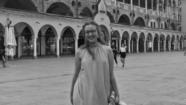 НЕКОЛИКО ДАНА ПРЕД СМРТ ПРОМОВИСАНА ЊЕНА КЊИГА, БИЛА ПОНОС СРБИЈЕ: Драга наша Ема путуј са анђелима НЕКОЛИКО ДАНА ПРЕД СМРТ ПРОМОВИСАНА ЊЕНА КЊИГА, БИЛА ПОНОС СРБИЈЕ: Драга наша Ема путуј са анђелима