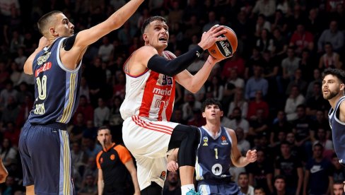 PORUKA DELIJA ZA KRAJ: Ovako su navijači Zvezde ispratili Nemce iz dvorane (VIDEO) PORUKA DELIJA ZA KRAJ: Ovako su navijači Zvezde ispratili Nemce iz dvorane (VIDEO)