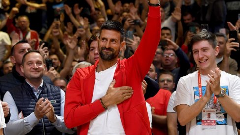 MOĆNA PORUKA MILANA: Klub iz Italije se setio Novaka Đokovića pred meč Lige šampiona protiv Crvene zvezde (FOTO) MOĆNA PORUKA MILANA: Klub iz Italije se setio Novaka Đokovića pred meč Lige šampiona protiv Crvene zvezde (FOTO)