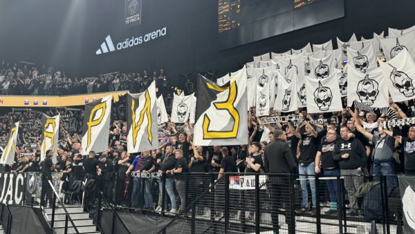 ГРОБАРИ КАО КОД КУЋЕ: Навијачи Партизана направили сјајну атмосферу у Паризу, али је славље изостало ГРОБАРИ КАО КОД КУЋЕ: Навијачи Партизана направили сјајну атмосферу у Паризу, али је славље изостало
