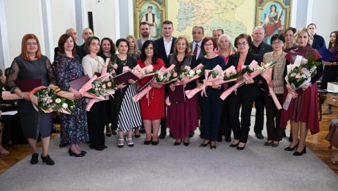 SVEČANI PRIJEM U POŽAREVCU: Uručene nagrade povodom Dana prosvetnih radnika SVEČANI PRIJEM U POŽAREVCU: Uručene nagrade povodom Dana prosvetnih radnika
