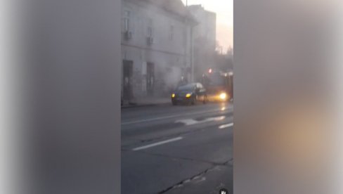 STRAVIČAN POŽAR U CENTRU PANČEVA: Vatrena stihija izbila u pekari, vatrogasci hitno izašli na teren (VIDEO) STRAVIČAN POŽAR U CENTRU PANČEVA: Vatrena stihija izbila u pekari, vatrogasci hitno izašli na teren (VIDEO)