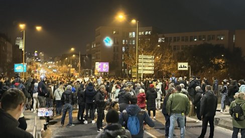 U TOME SU UČESTOVALI ZNAČAJNI DELOVI POLICIJE Vučić o 15. martu -  Trebalo je da se obojena revolucija završi nasiljem, na najgori način