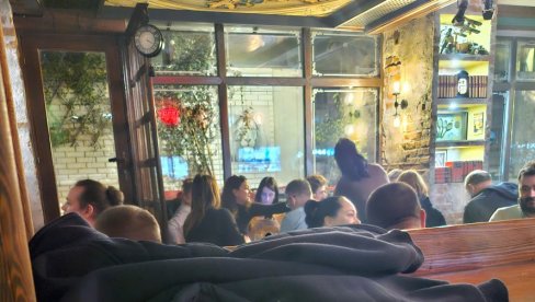 RASKRINKANA JOŠ JEDNA OBMANA OPOZICIJE: Tvrde da su nestale, a one sa Gruhonjićem i društvom u kafiću RASKRINKANA JOŠ JEDNA OBMANA OPOZICIJE: Tvrde da su nestale, a one sa Gruhonjićem i društvom u kafiću