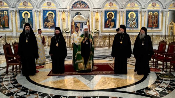 ПРЕЛЕПЕ СЛИКЕ У ХРАМУ СВЕТОГ САВЕ: Патријарх служио литургију превођену на знаковни језик за вернике са оштећеним слухом (ФОТО) ПРЕЛЕПЕ СЛИКЕ У ХРАМУ СВЕТОГ САВЕ: Патријарх служио литургију превођену на знаковни језик за вернике са оштећеним слухом (ФОТО)