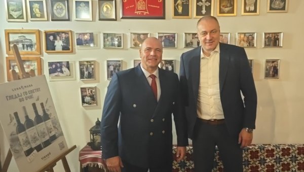 РАДНО У САВЕЗУ ЗА ШКОЛСКИ СПОРТ: Танасковић - Лепо је бити у Куманову, граду спорта! РАДНО У САВЕЗУ ЗА ШКОЛСКИ СПОРТ: Танасковић - Лепо је бити у Куманову, граду спорта!