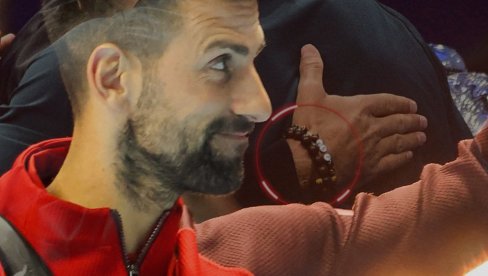 НОЛЕ ИМА НОВУ АМАЈЛИЈУ: Поред бројаница руку најбољег свих времена красе и три слова која носе посебно значење (ФОТО) НОЛЕ ИМА НОВУ АМАЈЛИЈУ: Поред бројаница руку најбољег свих времена красе и три слова која носе посебно значење (ФОТО)