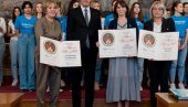 СОМБОР НАГРАДИО ПРОСВЕТНЕ РАДНИКЕ: Најистакнутијим просветарима награда Аврам Мразовић СОМБОР НАГРАДИО ПРОСВЕТНЕ РАДНИКЕ: Најистакнутијим просветарима награда Аврам Мразовић