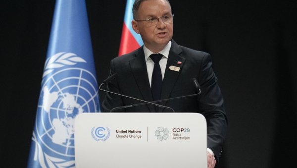ХАОС НА МАРГИНАМА КЛИМАТСКОГ САМИТА: Сви брује о потезу председника Пољске - Дуда одбио да се слика са Лукашенком ХАОС НА МАРГИНАМА КЛИМАТСКОГ САМИТА: Сви брује о потезу председника Пољске - Дуда одбио да се слика са Лукашенком