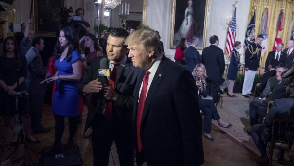 ХЕГСЕТ ПОДЕЛИО РАТНЕ ПЛАНОВЕ НА АПЛИКАЦИЈИ: Трампа тресе још једна у низу афера, опет у Министарству одбране ХЕГСЕТ ПОДЕЛИО РАТНЕ ПЛАНОВЕ НА АПЛИКАЦИЈИ: Трампа тресе још једна у низу афера, опет у Министарству одбране