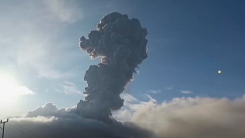 PEPEO LETEO ČAK 10 KILOMETARA U VAZDUH: Otkazani letovi, hiljade ljudi evakuisano (VIDEO) PEPEO LETEO ČAK 10 KILOMETARA U VAZDUH: Otkazani letovi, hiljade ljudi evakuisano (VIDEO)