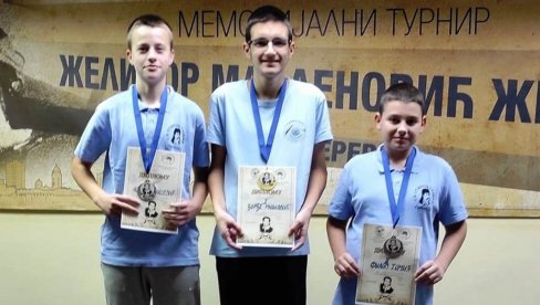 ĐORĐE STRELJAČKA NADA: Mladom Paraćincu zlato u Smederevu (FOTO) ĐORĐE STRELJAČKA NADA: Mladom Paraćincu zlato u Smederevu (FOTO)