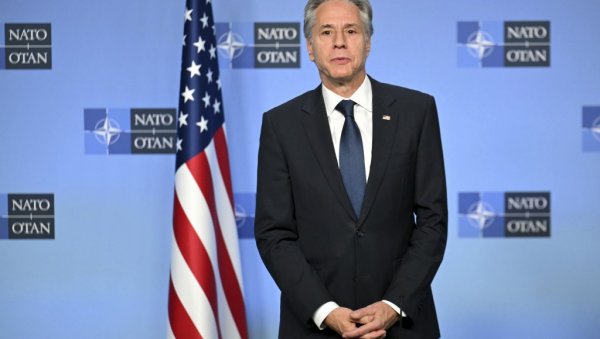БЛИНКЕН ОБЕЋАО ЗЕЛЕНСКОМ: Урадићемо све да Вашингтон проследи Украјини свој део помоћи БЛИНКЕН ОБЕЋАО ЗЕЛЕНСКОМ: Урадићемо све да Вашингтон проследи Украјини свој део помоћи