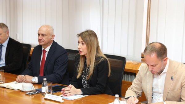 ЂЕДОВИЋ ХАНДАНОВИЋ СА ДЕЛЕГАЦИЈОМ JICA: Састанак о финансирању пројекта изградње РХЕ „Бистрица“ (ФОТО) ЂЕДОВИЋ ХАНДАНОВИЋ СА ДЕЛЕГАЦИЈОМ JICA: Састанак о финансирању пројекта изградње РХЕ „Бистрица“ (ФОТО)