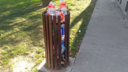 NEMAR, BAHATOST ILI NEKULTURA? Požarevljani korpe za otpatke koriste kao kontejnere NEMAR, BAHATOST ILI NEKULTURA? Požarevljani korpe za otpatke koriste kao kontejnere