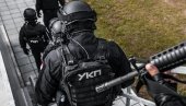 ДРАМА У НОВОМ САДУ Мушкарац испалио више хитаца из пиштоља на ватрогасце: Јаке полицијске снаге на терену