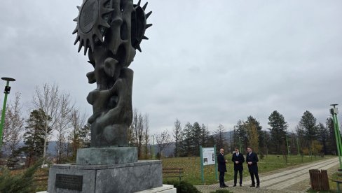 NA BRDU MIRA TABLA SA IMENIMA CRVENOARMEJACA: Dogovor prvog sekretara ambasade Ruske Federacije i predsednika Gornjeg Milanovca NA BRDU MIRA TABLA SA IMENIMA CRVENOARMEJACA: Dogovor prvog sekretara ambasade Ruske Federacije i predsednika Gornjeg Milanovca