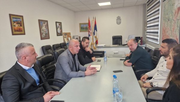ВРЕДНА ПОМОЋ СТИГЛА У БРОДАРЕВО: Спортски савез Србије наградио победнике традиционалног такмичења ВРЕДНА ПОМОЋ СТИГЛА У БРОДАРЕВО: Спортски савез Србије наградио победнике традиционалног такмичења