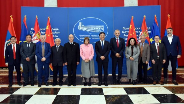 САРАДЊА И У ПОЉОПРИВРЕДИ: Маја Гојковић са директором Компаније Линглонг(ФОТО) САРАДЊА И У ПОЉОПРИВРЕДИ: Маја Гојковић са директором Компаније Линглонг(ФОТО)