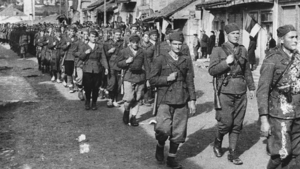 ФЕЉТОН - ПАРТИЗАНИ ИСКОРИСТИЛИ КАПИТУЛАЦИЈУ ИТАЛИЈАНА : У битци на Сутјесци је погинуло 1.000 Немаца, 12.000 партизана и само 17 четника ФЕЉТОН - ПАРТИЗАНИ ИСКОРИСТИЛИ КАПИТУЛАЦИЈУ ИТАЛИЈАНА : У битци на Сутјесци је погинуло 1.000 Немаца, 12.000 партизана и само 17 четника