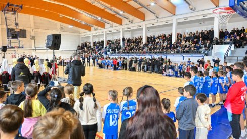DOM ZA NOVE SPORTSKE TALENTE : Pokrajinska vlada u OŠ „Sava Žebeljan“ u Crepaji izgradila sportsku halu DOM ZA NOVE SPORTSKE TALENTE : Pokrajinska vlada u OŠ „Sava Žebeljan“ u Crepaji izgradila sportsku halu
