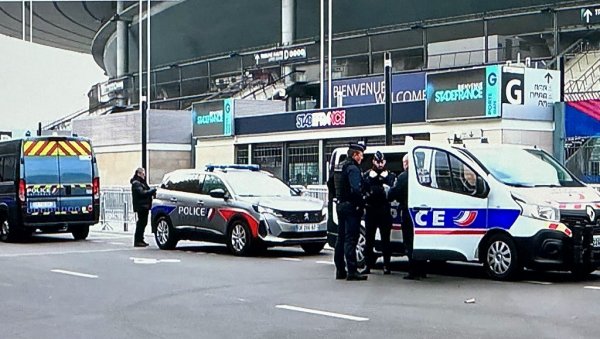 БЕЗ ГОЛОВА СА ПУНО ПОЛИЦИЈЕ: На утакмици између Француске и Израела спорт био у другом плану БЕЗ ГОЛОВА СА ПУНО ПОЛИЦИЈЕ: На утакмици између Француске и Израела спорт био у другом плану