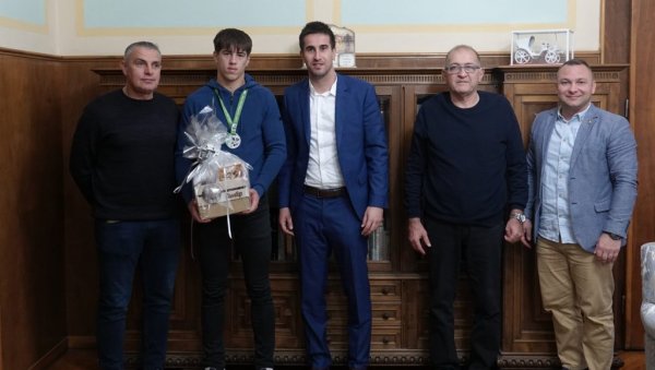 АНДРЕЈ ВИТКОВИЋ ПОНОС СОМБОРА: Џудиста Бачке освојио европско сребро АНДРЕЈ ВИТКОВИЋ ПОНОС СОМБОРА: Џудиста Бачке освојио европско сребро