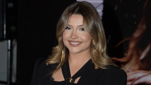 SADA JE KRAJ: Ilma Karahmet jednu od novih pesama posvetila Tošetu Proeskom (FOTO/VIDEO) SADA JE KRAJ: Ilma Karahmet jednu od novih pesama posvetila Tošetu Proeskom (FOTO/VIDEO)