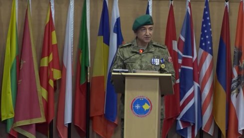 БАРДУАНИ ОДБИО ДА ДАЈЕ ИЗЈАВЕ НОВИНАРИМА: Командант Кфора обишао главни мост на Ибру БАРДУАНИ ОДБИО ДА ДАЈЕ ИЗЈАВЕ НОВИНАРИМА: Командант Кфора обишао главни мост на Ибру