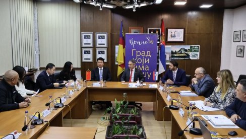 KINESKA PRIVREDNA DELEGACIJA U VRANJU: Krajnji jug čeka investitore KINESKA PRIVREDNA DELEGACIJA U VRANJU: Krajnji jug čeka investitore