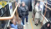 DRAMA U METROU: Pijani muškarac udario tinejdžera u lice (UZNEMIRUJUĆI VIDEO) DRAMA U METROU: Pijani muškarac udario tinejdžera u lice (UZNEMIRUJUĆI VIDEO)