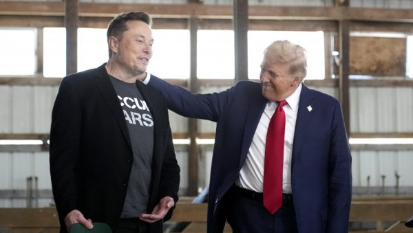 ИНТЕНЗИВНА СЕЧА КНЕЗОВА ПОСТАЈЕ ЈОШ АГРЕСИВНИЈА: Трамп похвалио Маска и ДОГЕ па затражио од њих нешто невероватно ИНТЕНЗИВНА СЕЧА КНЕЗОВА ПОСТАЈЕ ЈОШ АГРЕСИВНИЈА: Трамп похвалио Маска и ДОГЕ па затражио од њих нешто невероватно