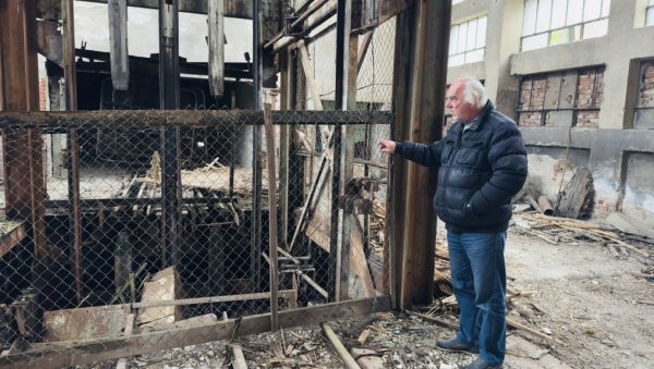 РУДНИК ЈЕ УМРО СА МОЈИМ ДРУГОВИМА Милорад Савановић преживео је пре 35 година трагедију у Алексиначком руднику када је страдало 90 рудара РУДНИК ЈЕ УМРО СА МОЈИМ ДРУГОВИМА Милорад Савановић преживео је пре 35 година трагедију у Алексиначком руднику када је страдало 90 рудара