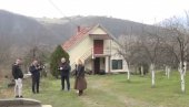 ПОМОЋ КАНЦЕЛАРИЈЕ ЗА КиМ: Борко Јаснић из Лешка добија адекватне услове за живот (ФОТО/ВИДЕО)